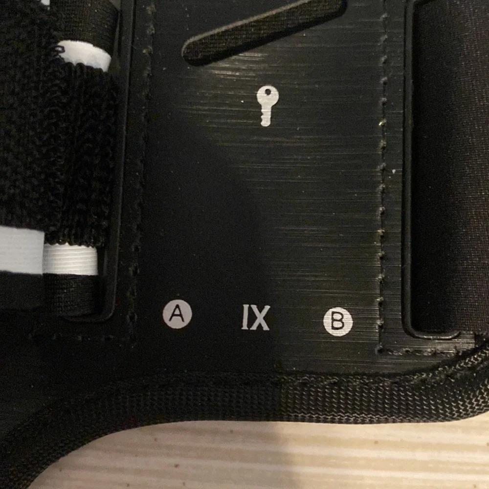 Running armband for iPhone 10